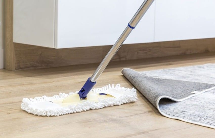 Vệ sinh sàn vinyl